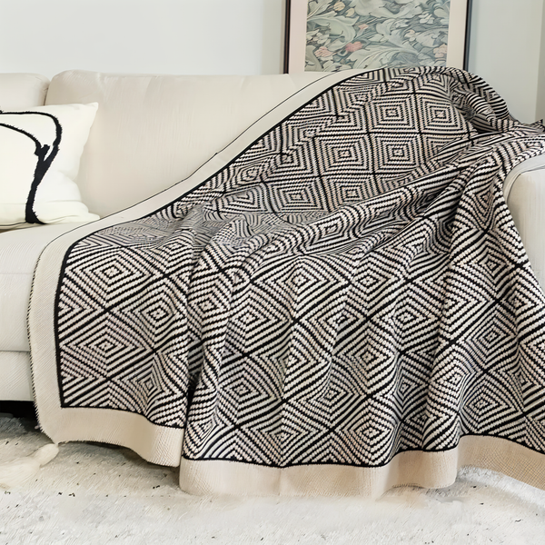 DecoDiamond Plaid Blanket – Cozy elegance with geometric charm